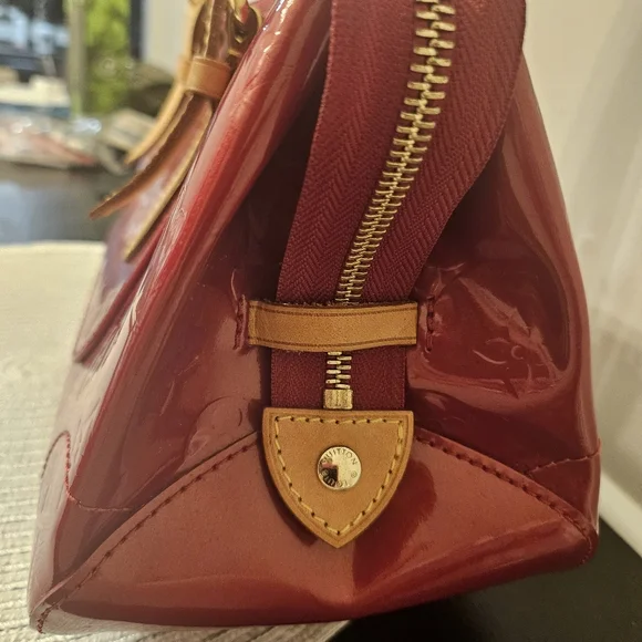 Louis Vuitton Bedford Shoulder Bag – Vernis Monogram – Red ✨ - Picture 7 of 16